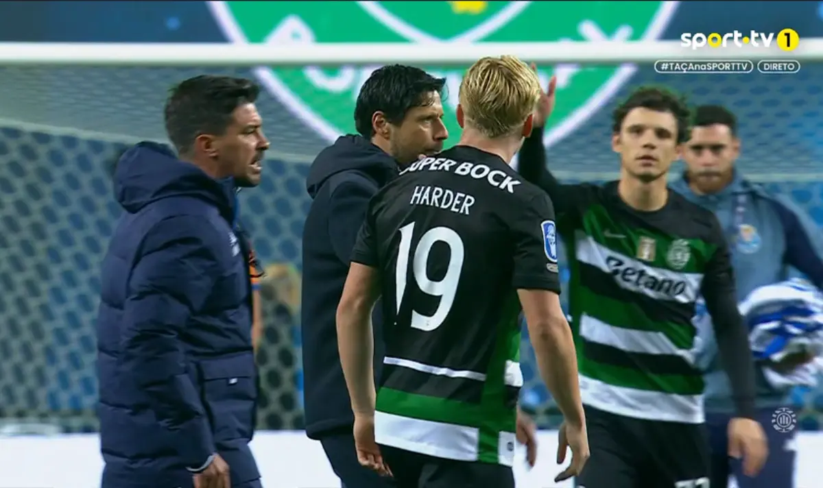 Imagem de contexto do artigo Vítor Bruno numa troca de palavras com Harder após o Sporting-FC Porto