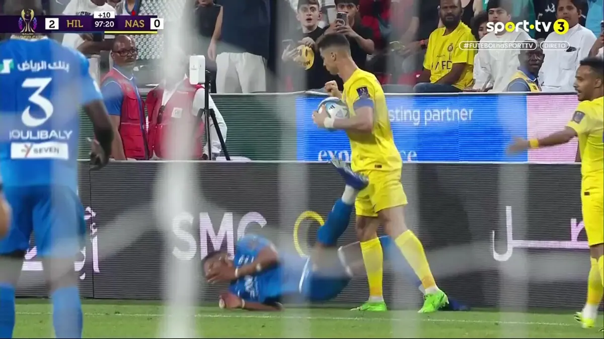 Momento que valeu expulsão a CR7 (créditos: Sport TV)