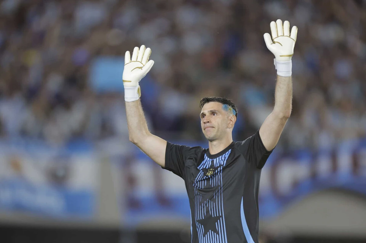 Imagem de contexto do artigo Aston Villa recusa proposta do Manchester United por Dibu Martínez