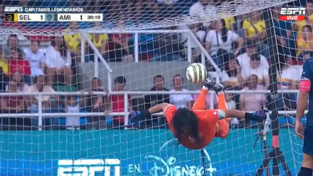 Imagem de contexto do artigo Após 30 anos, Higuita voltou a fazer o golpe do escorpião. Ora veja