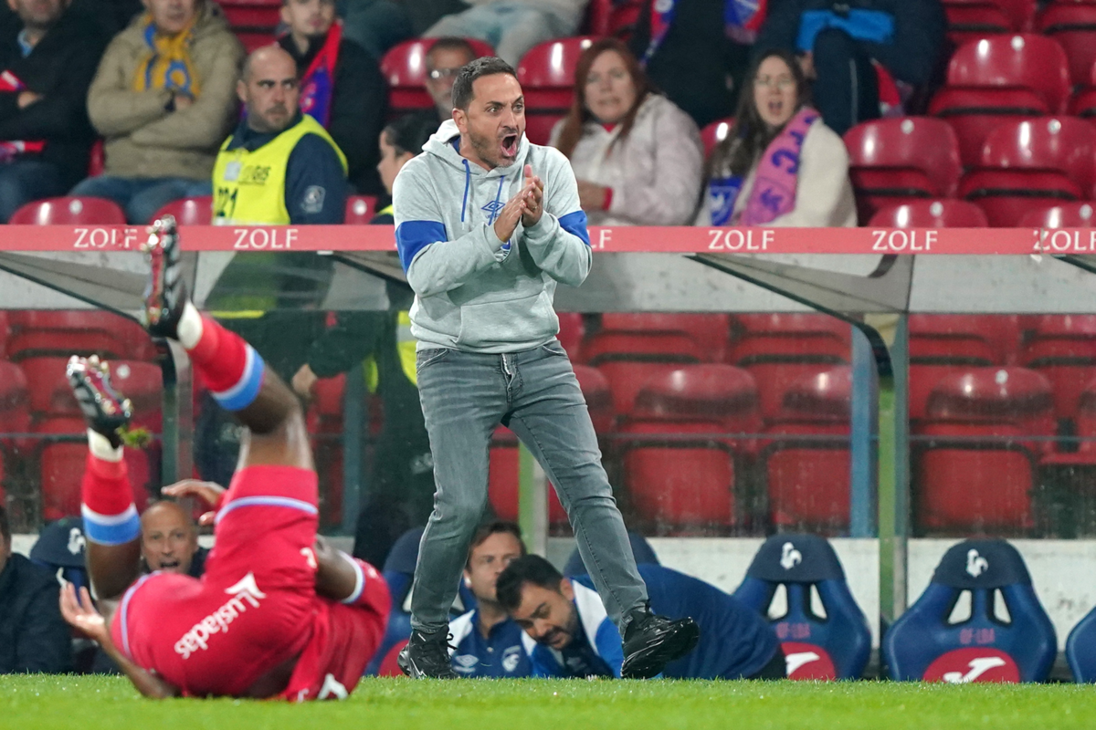 Vasco Matos, treinador do Santa Clara, durante o jogo com o Gil Vicente da I Liga de futebol realizado no Estádio Cidade de Barcelos, 3 de Novembro 2025. HUGO DELGADO/LUSA