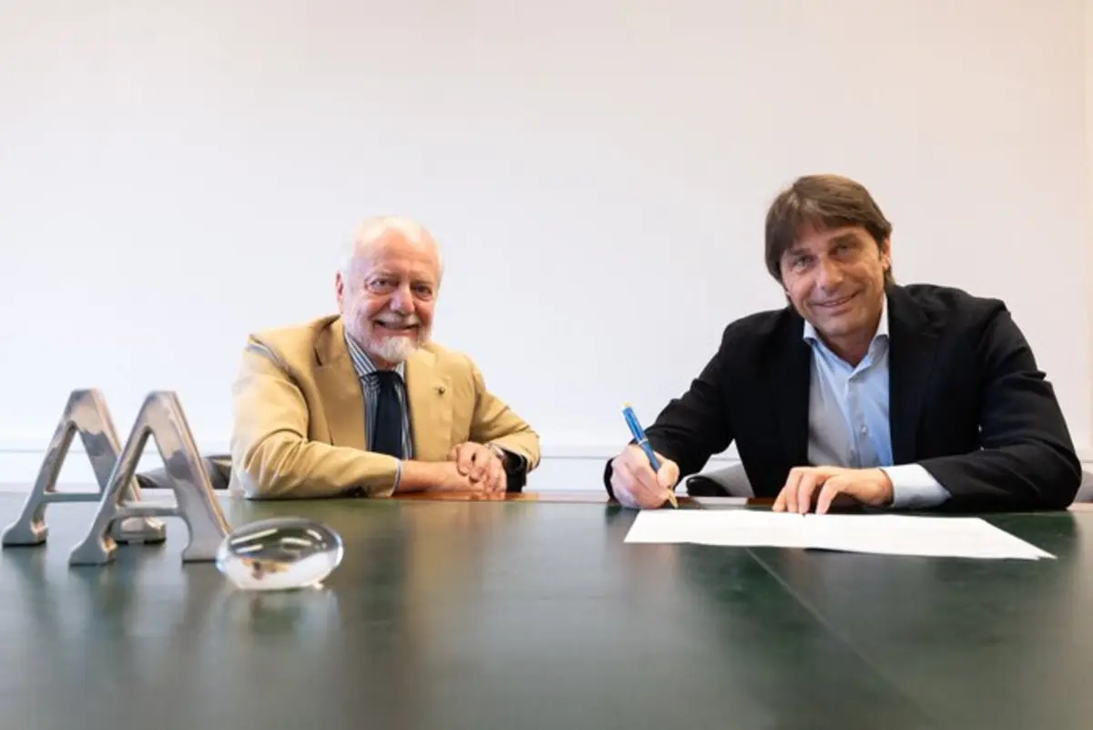 O presidente do clube, Aurelio De Laurentiis, e Antonio Conte
