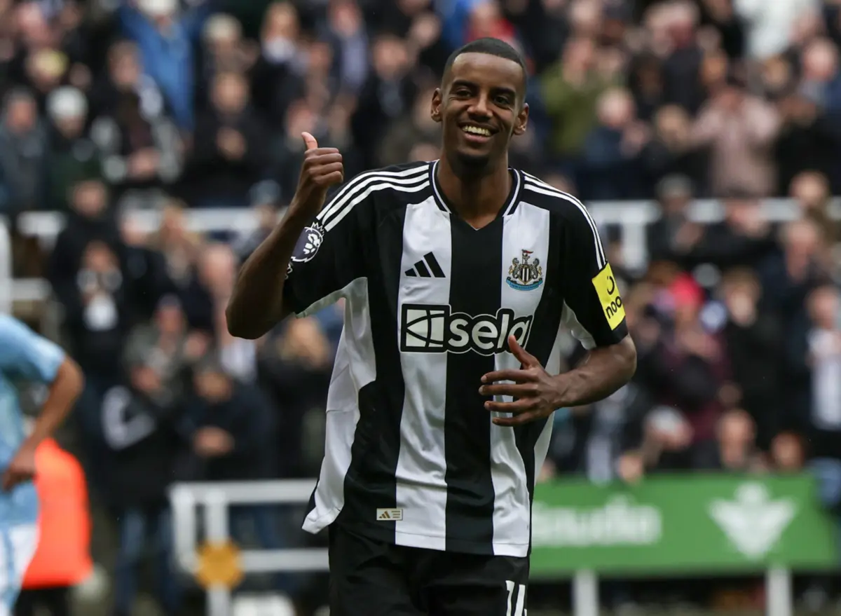 Isak (créditos: Newcastle)