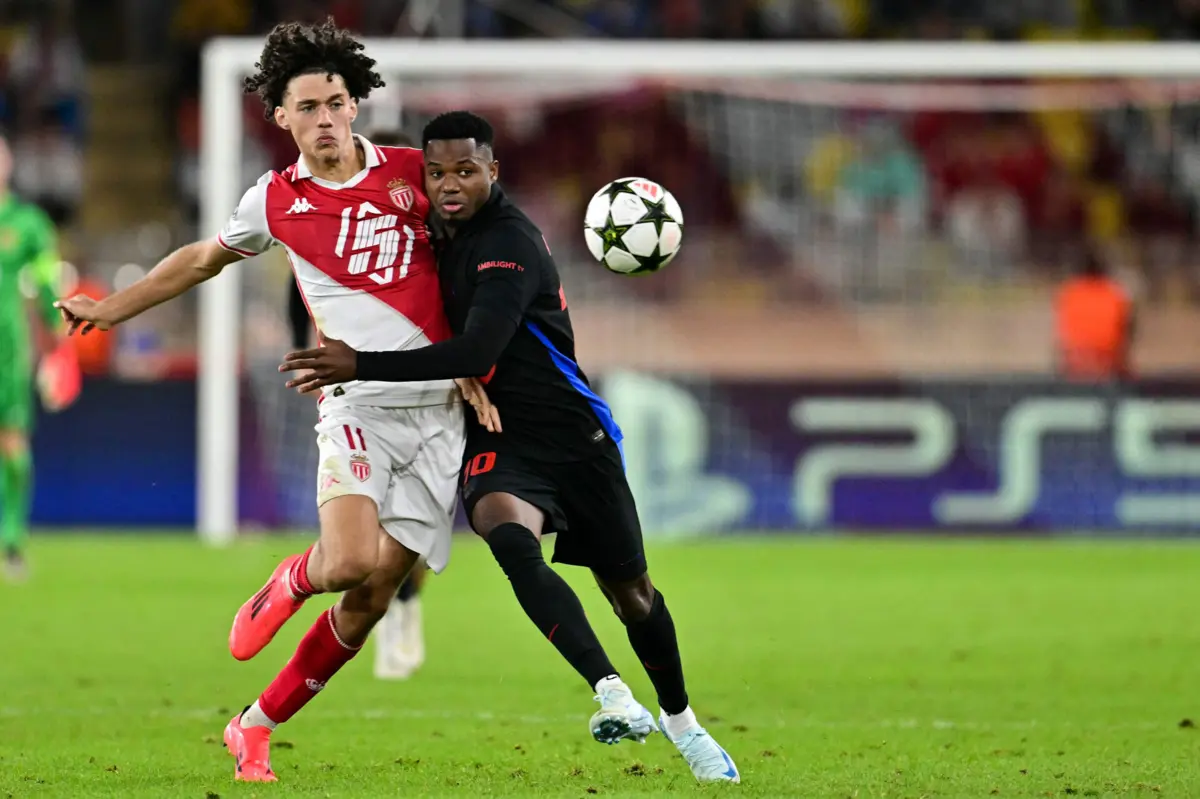 Ansu Fati à direita (Créditos: AFP)