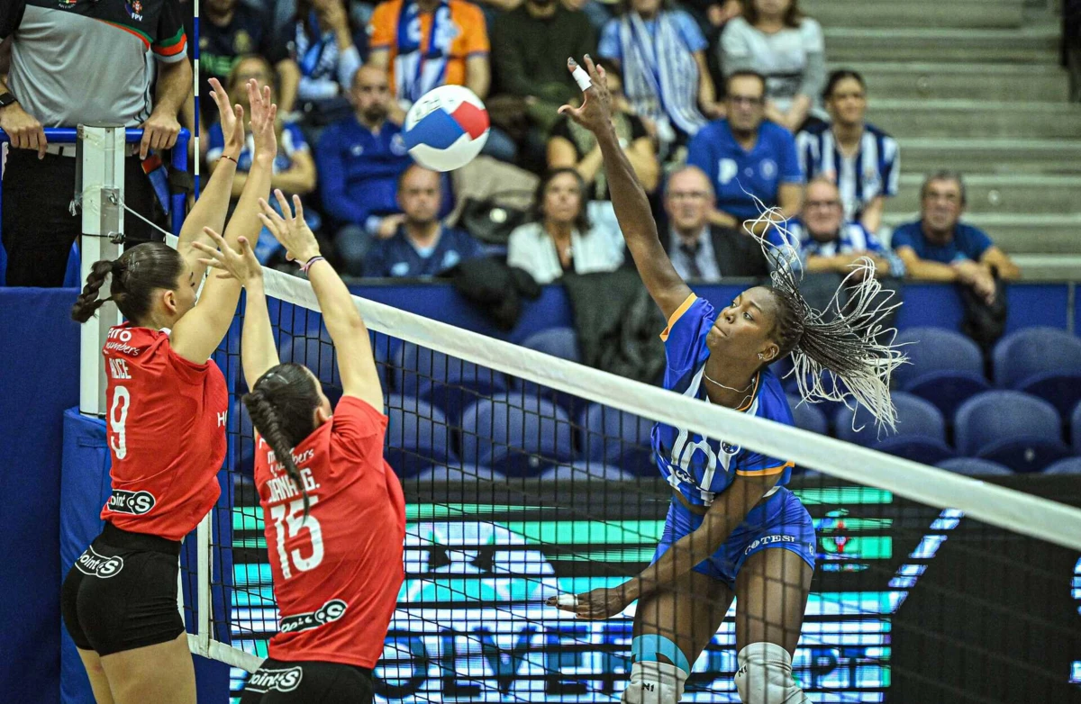 Imagem de contexto do artigo FC Porto leva a melhor sobre o Benfica na negra no clássico que abriu o Nacional