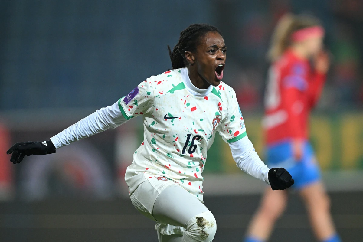 Diana Silva bisou para Portugal (Reprodução: FPF)