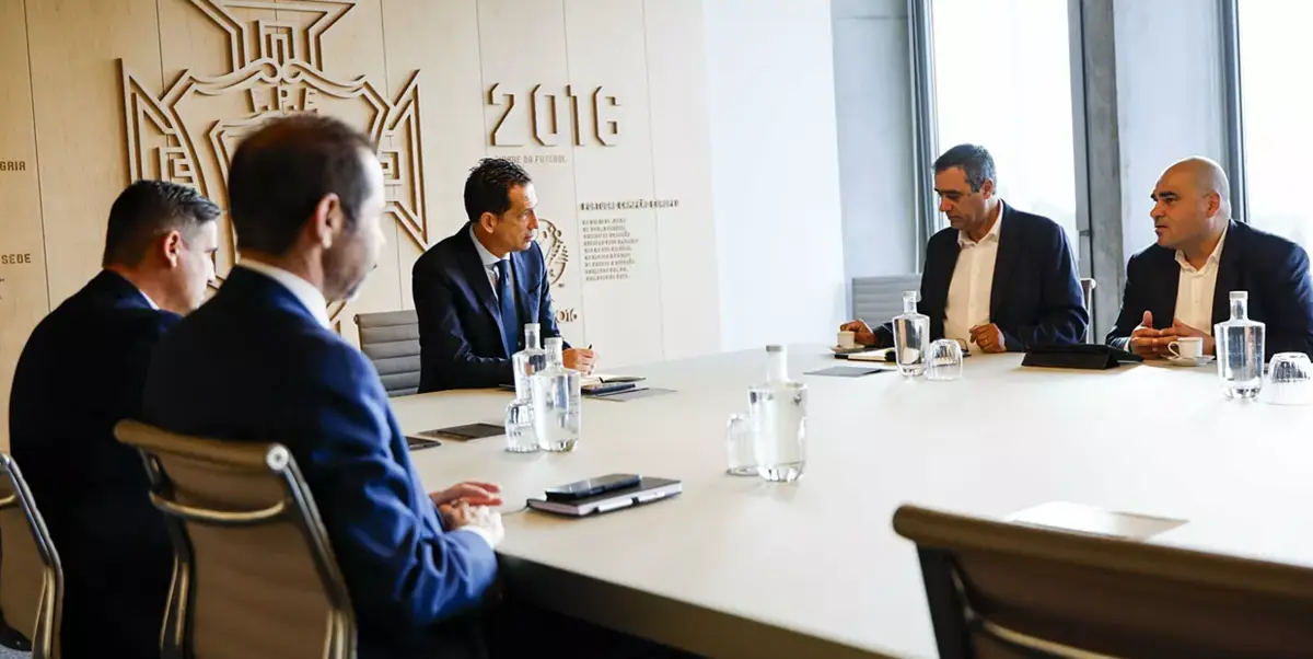 Imagem de contexto do artigo APAF reuniu-se "de urgência" com Pedro Proença e quer alterações no Regulamento Disciplinar