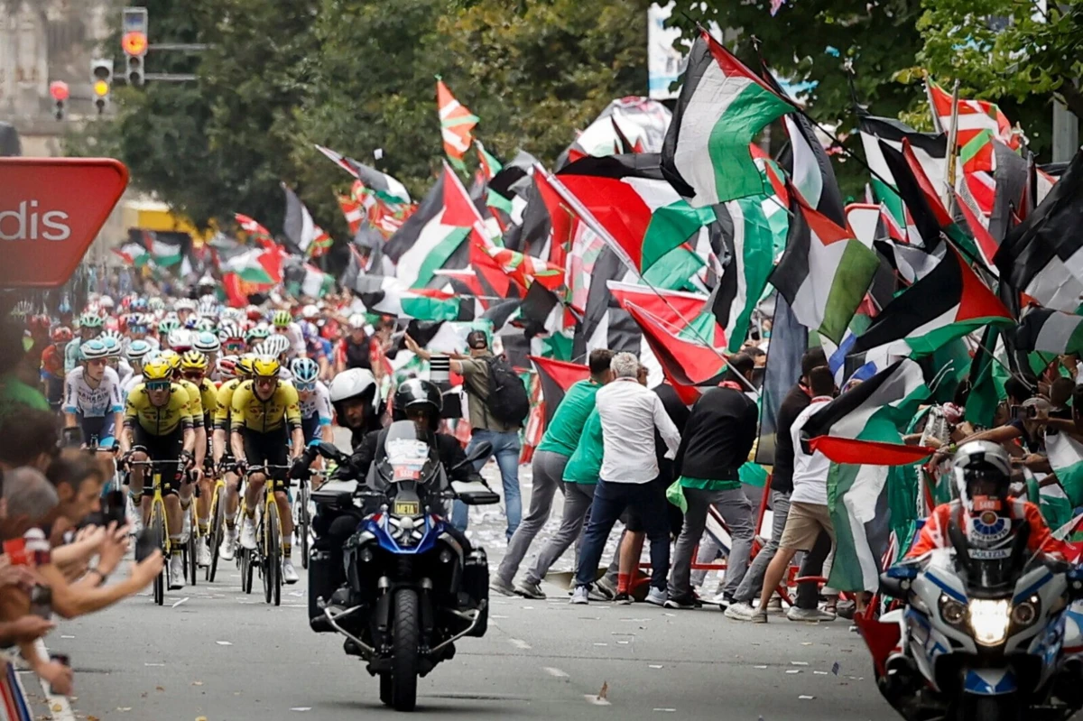Volta a Espanha foi interrompida por manifestantes pró-Palestina (créditos: EFE)