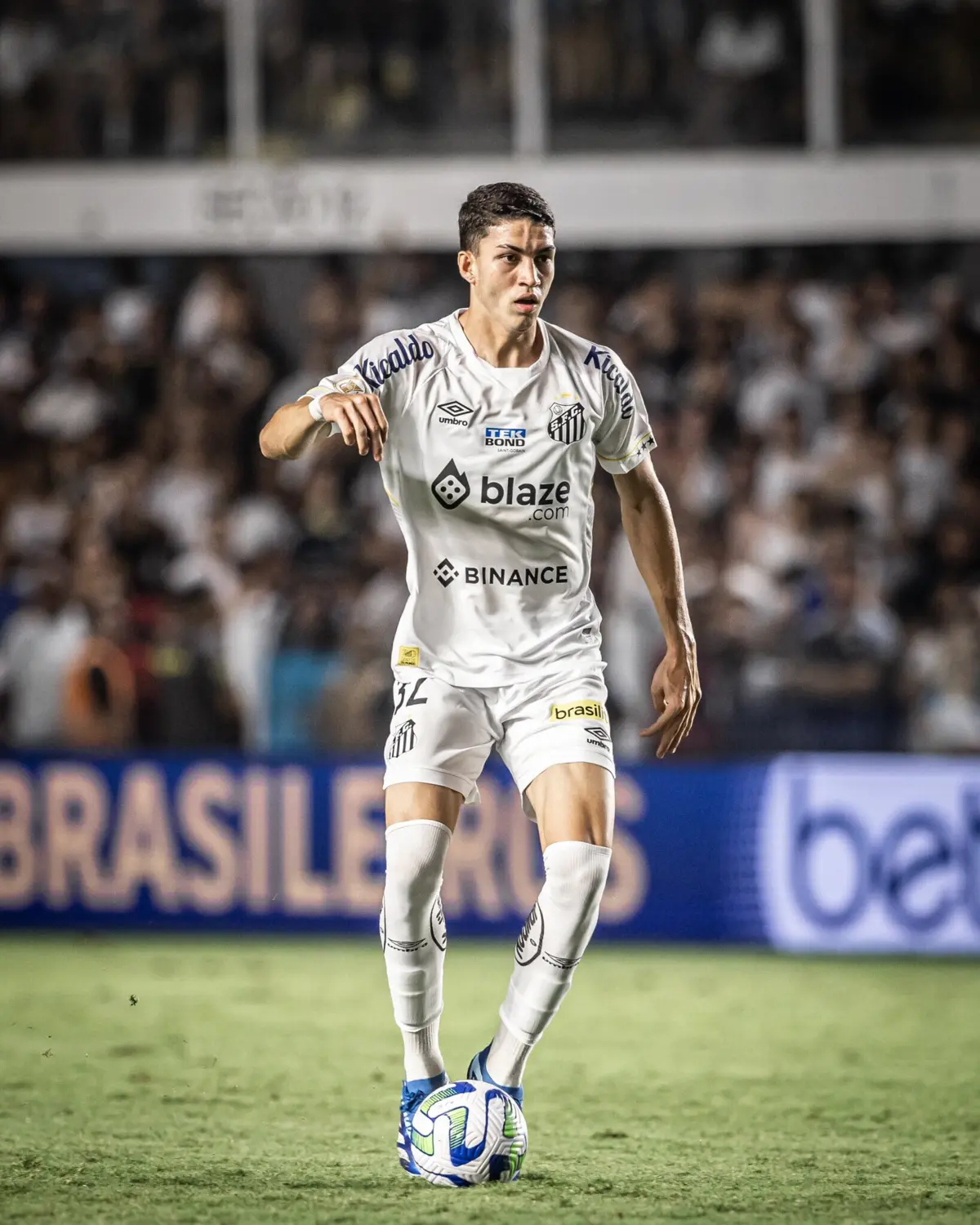 Imagem de contexto do artigo Santos quer manter Jair até dezembro, FC Porto deseja o central já