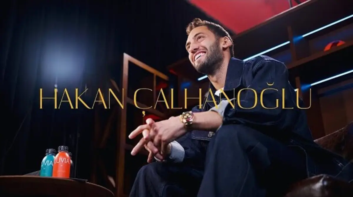 Imagem de contexto do artigo Çalhanoglu "imita" Cristiano Ronaldo e também cria canal de Youtube