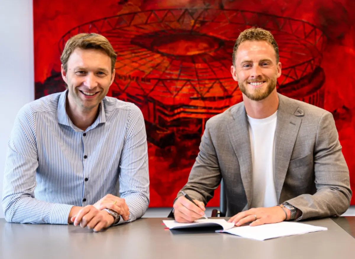 Mark Flekken à direita