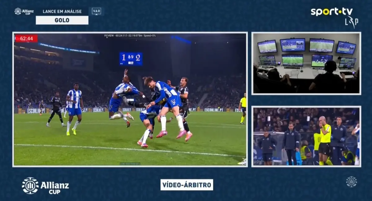 Imagem de contexto do artigo FC Porto-V. Guimarães: Samu bisou, mas golo foi anulado por falta