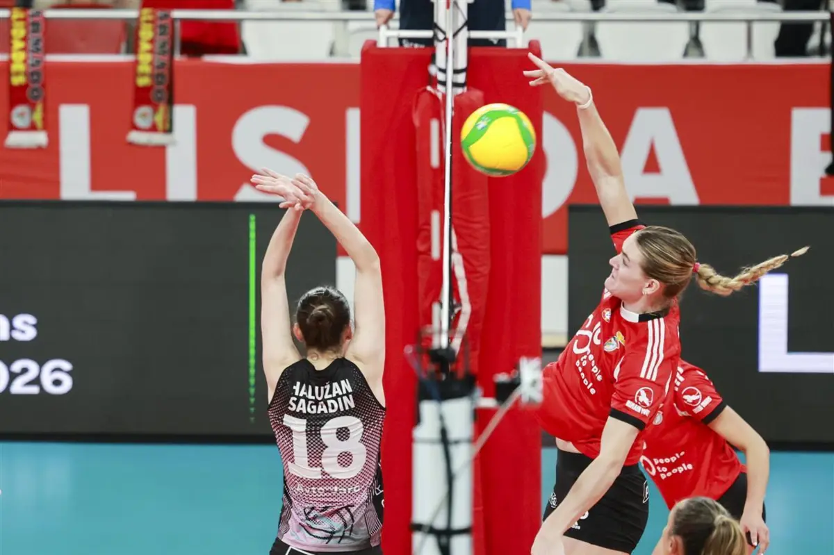 Claudia Dillon (à direita)