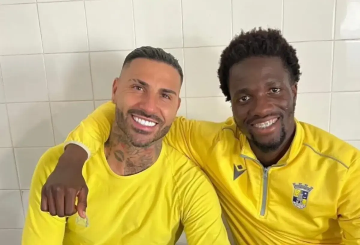 Imagem de contexto do artigo Quaresma treina com o Sintrense e marca de letra: "O tempo passa..."