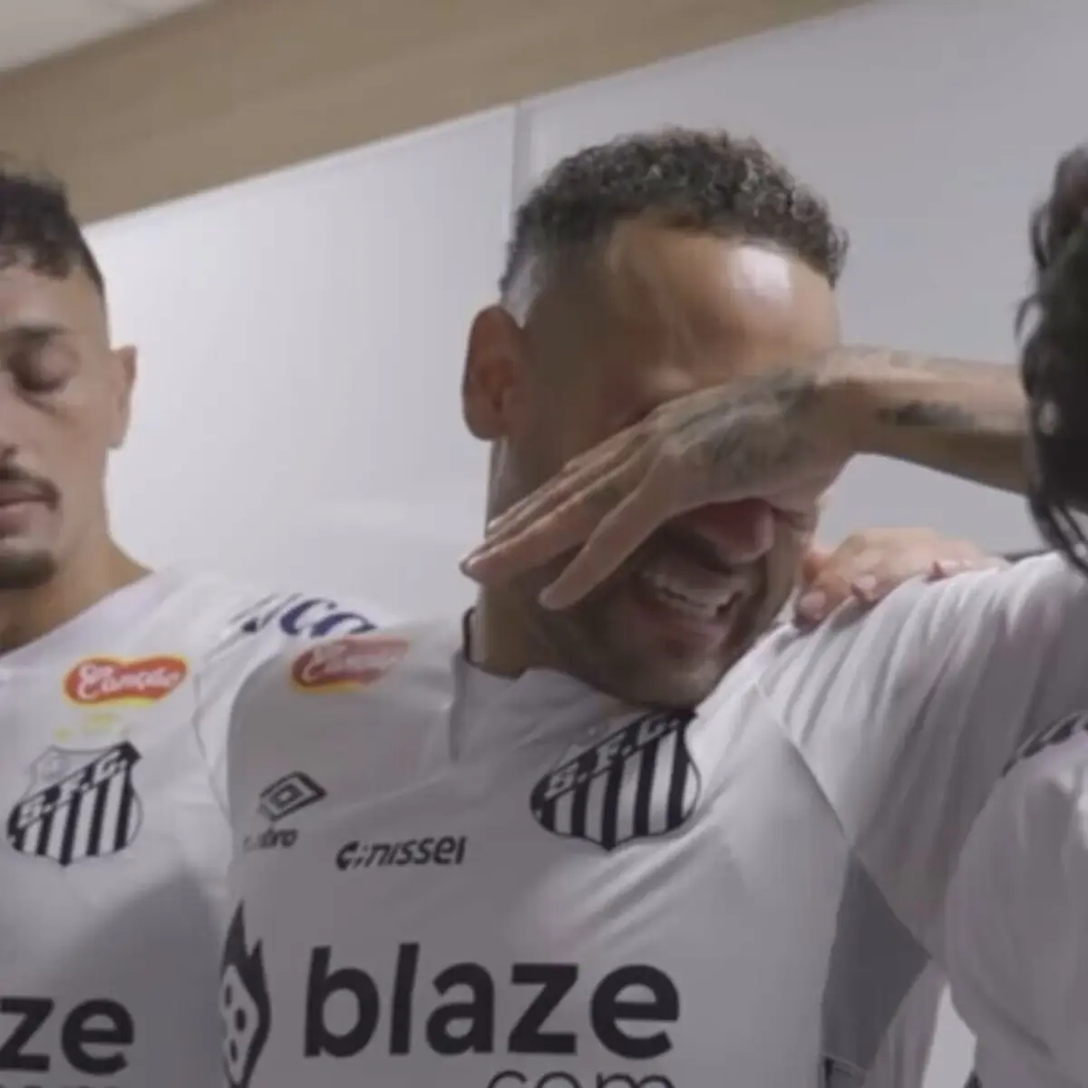 Imagem de contexto do artigo Neymar em lágrimas por falhar "meias" do Paulistão: "Corra por mim, por favor"