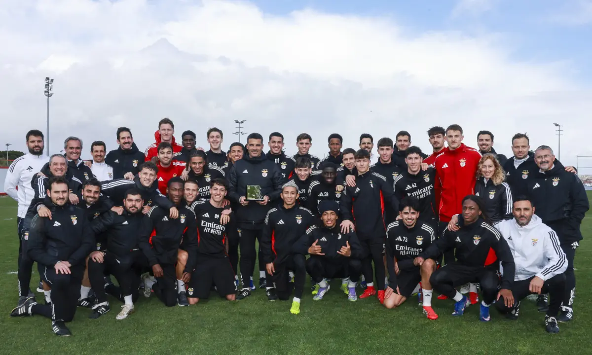 Nélson Veríssimo e a equipa do Benfica B
