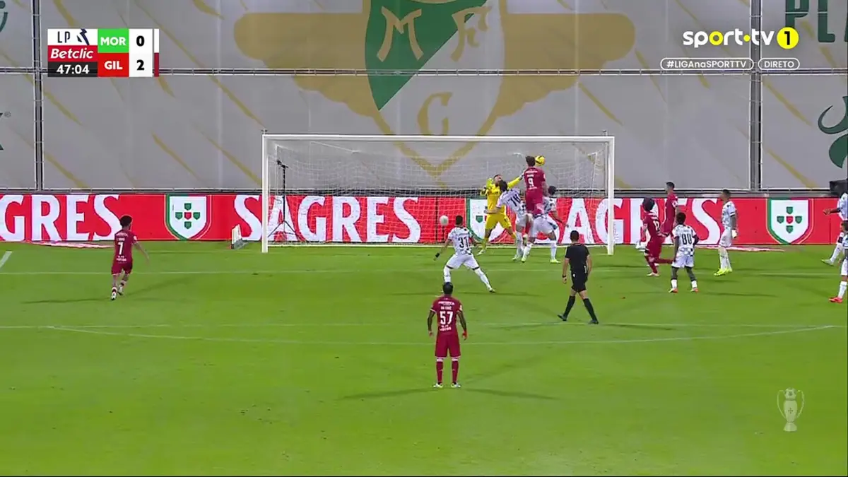 Imagem de contexto do artigo Moreirense-Gil Vicente: Aguirre marca entre dois defesas. Veja o golo