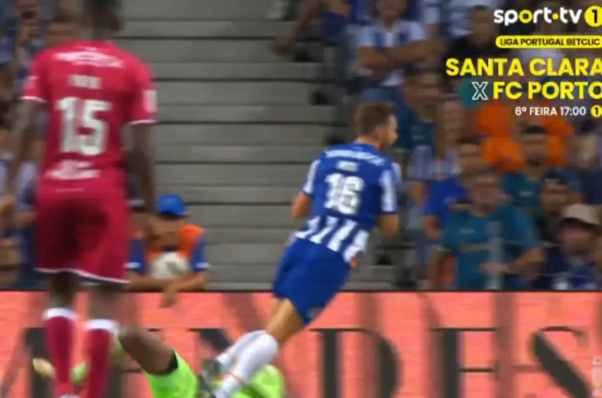 Imagem de contexto do artigo Novo penálti no FC Porto-Gil Vicente: veja o golo de Namaso