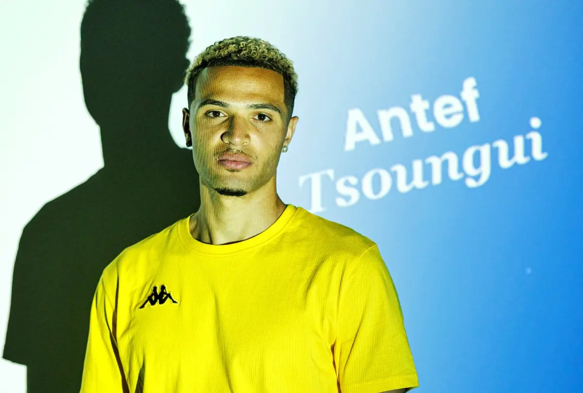 Imagem de contexto do artigo Luís Gomes e Tsoungui reforçam Estoril no último dia de mercado