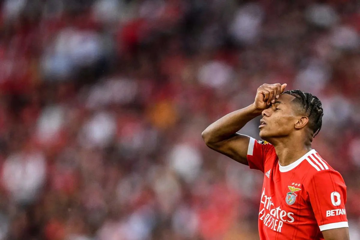 Imagem de contexto do artigo Má notícia para o Benfica: David Neres não escapa à operação