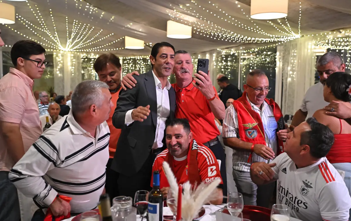 Rui costa em convívio com adeptos numa ação de campanha