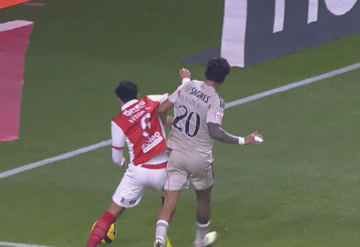 Imagem de contexto do artigo Braga-Benfica: golo anulado a Dahl por falta de Ríos voltou a gerar muitos protestos