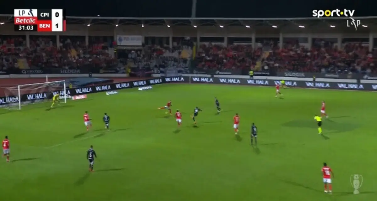 Imagem de contexto do artigo Cassiano restitui igualdade para o Casa Pia após mau passe de António Silva