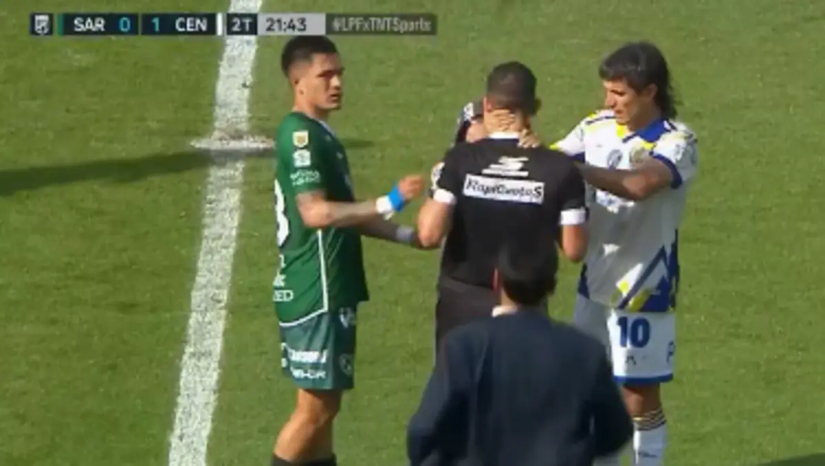 Imagem de contexto do artigo Adepto agarra árbitro pelo pescoço após penálti sobre Di María. Ora veja