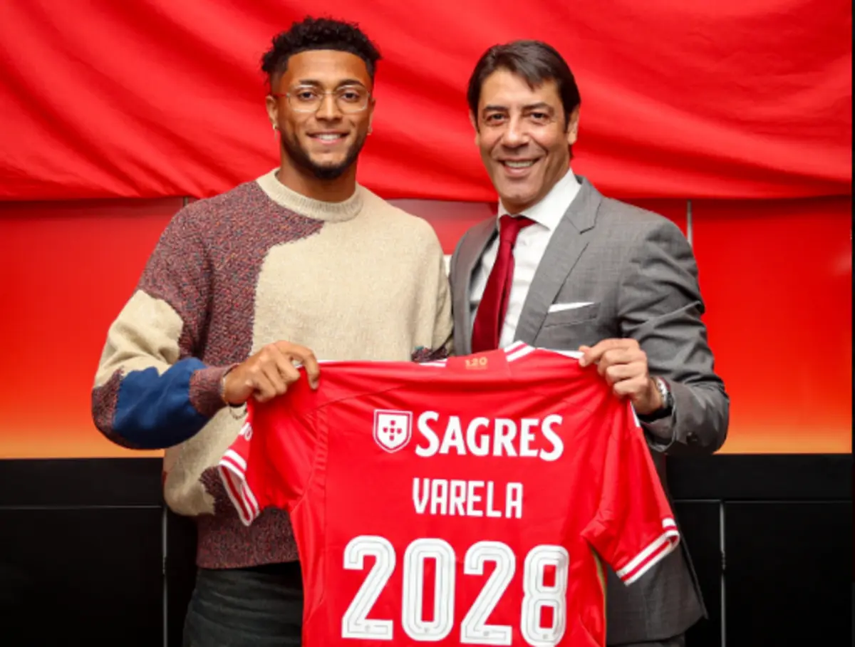 Gustavo Varela com Rui Costa (Créditos: Sport Lisboa e Benfica)