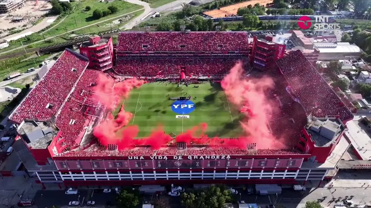 Imagem de contexto do artigo O ambiente escaldante no dérbi de Avellaneda que o ex-FC Porto Quintero enfrentou: assista ao vídeo