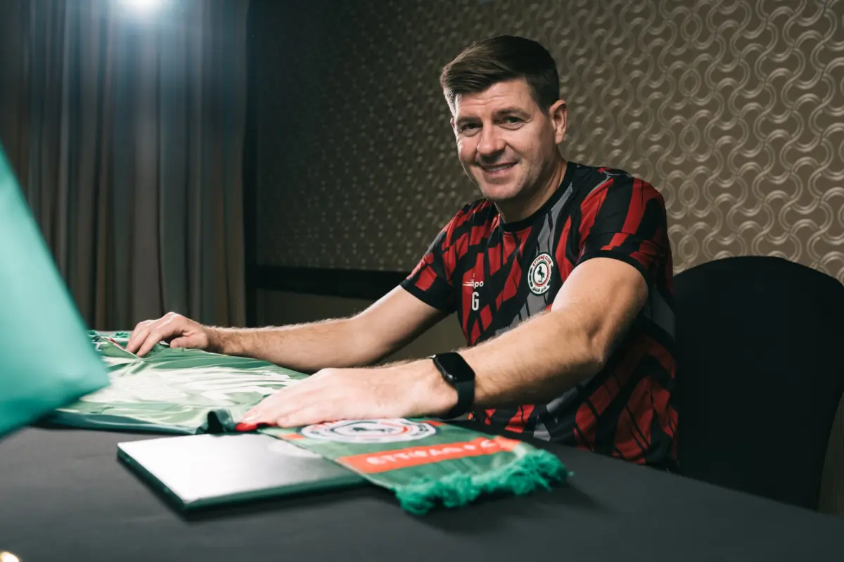 Steven Gerrard (Créditos: Al Ettifaq)