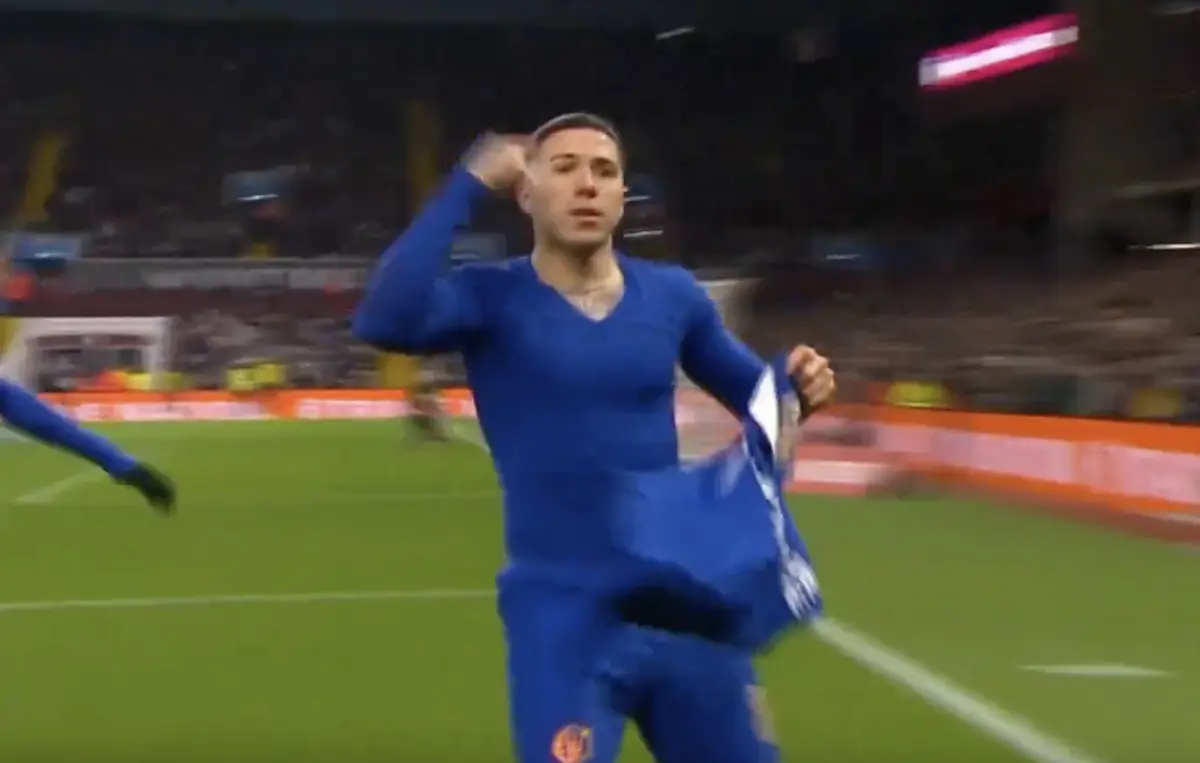 Imagem de contexto do artigo Enzo Fernández marcou um golaço de livre direto no Aston Villa-Chelsea. Ora veja