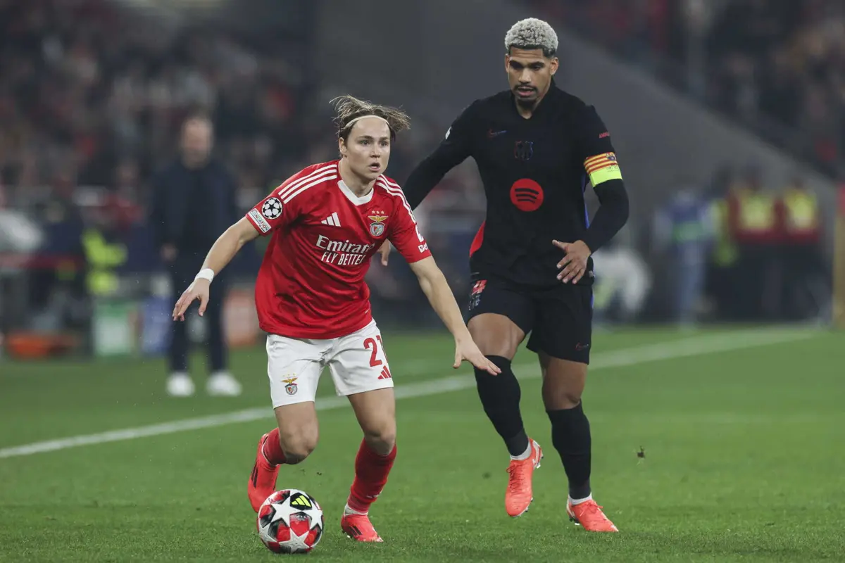 Andreas Schjelderup em ação no encontro frente ao Barcelona (créditos: EPA)