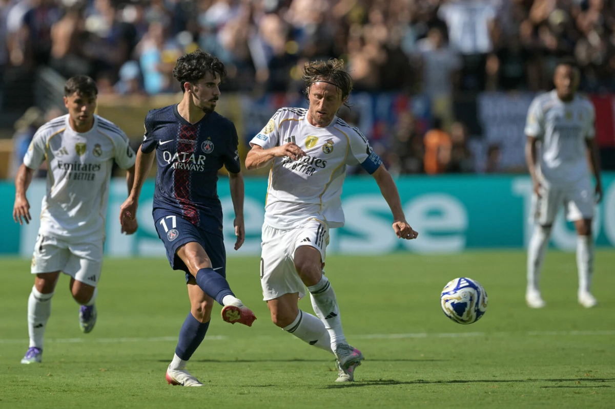 Vitinha e Modric (créditos: AFP)