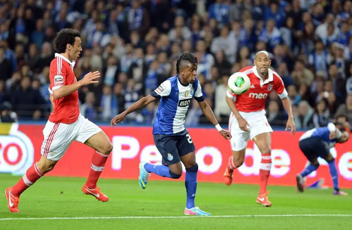 Imagem de contexto do artigo Há 11 anos, Kelvin marcou ao Benfica, ajoelhou Jesus e encaminhou FC Porto para o título