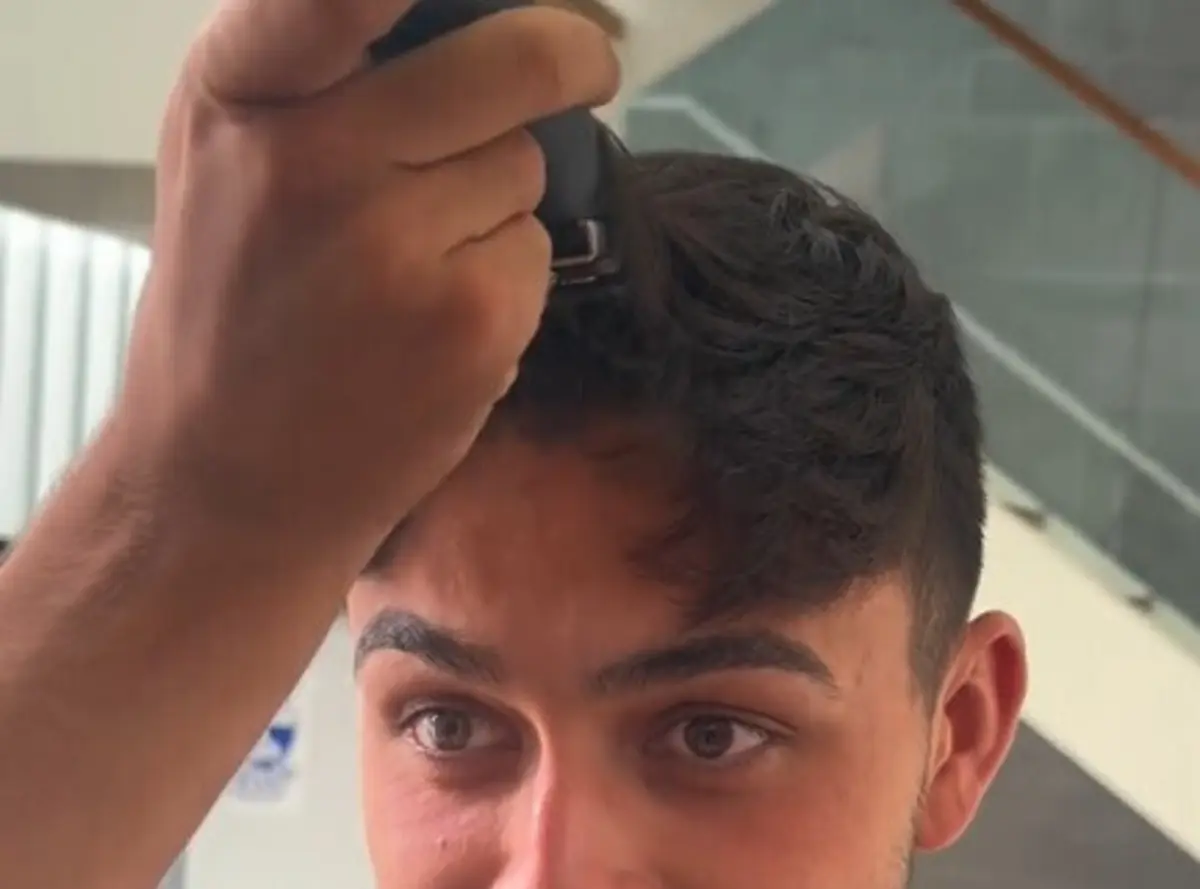 Pedri corta cabelo (créditos: Instagram)