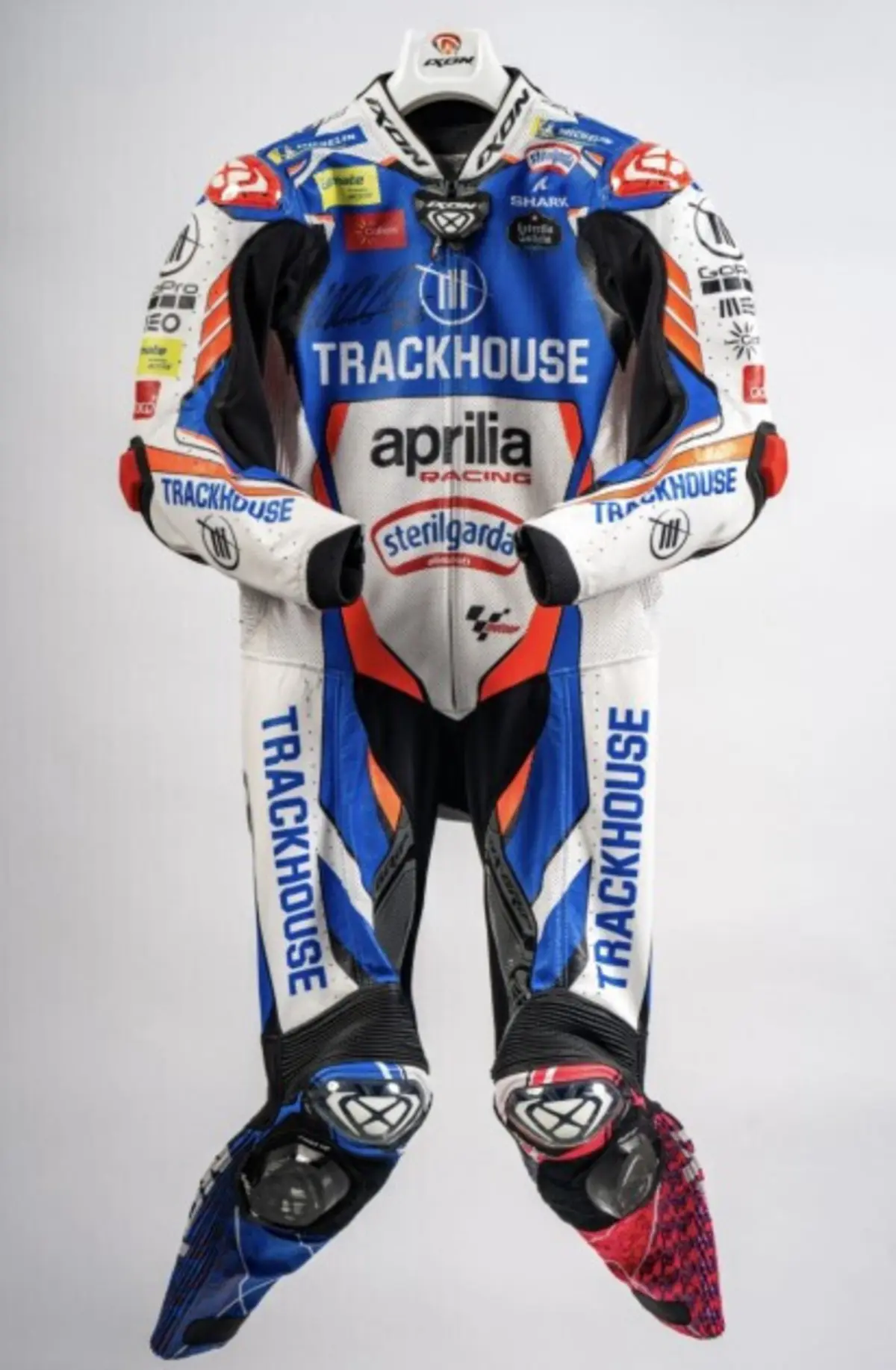 Imagem de contexto do artigo Leilão solidário do MotoGP: equipamento de Miguel Oliveira a 4000€