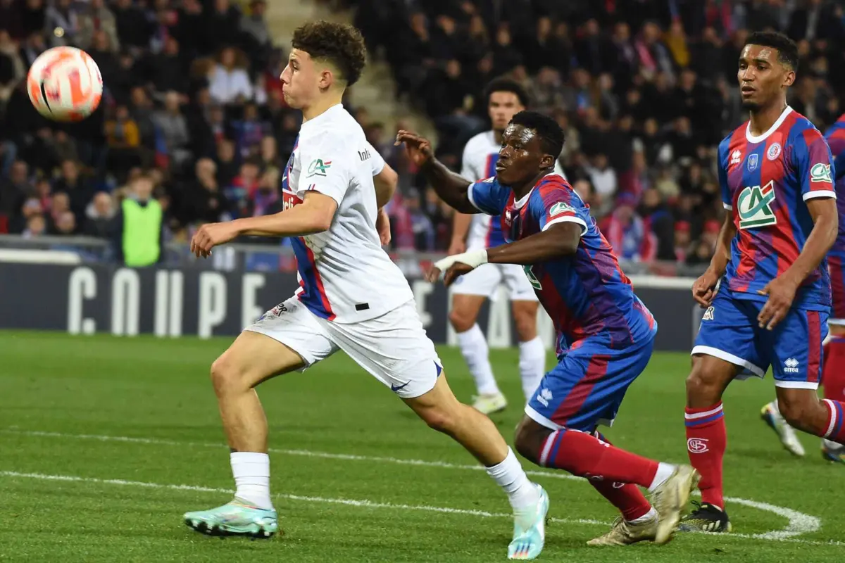 Gharbi jogou com Danilo, Nuno Mendes, Neymar, Mbappé, Di María e Messi no PSG (Créditos: AFP)