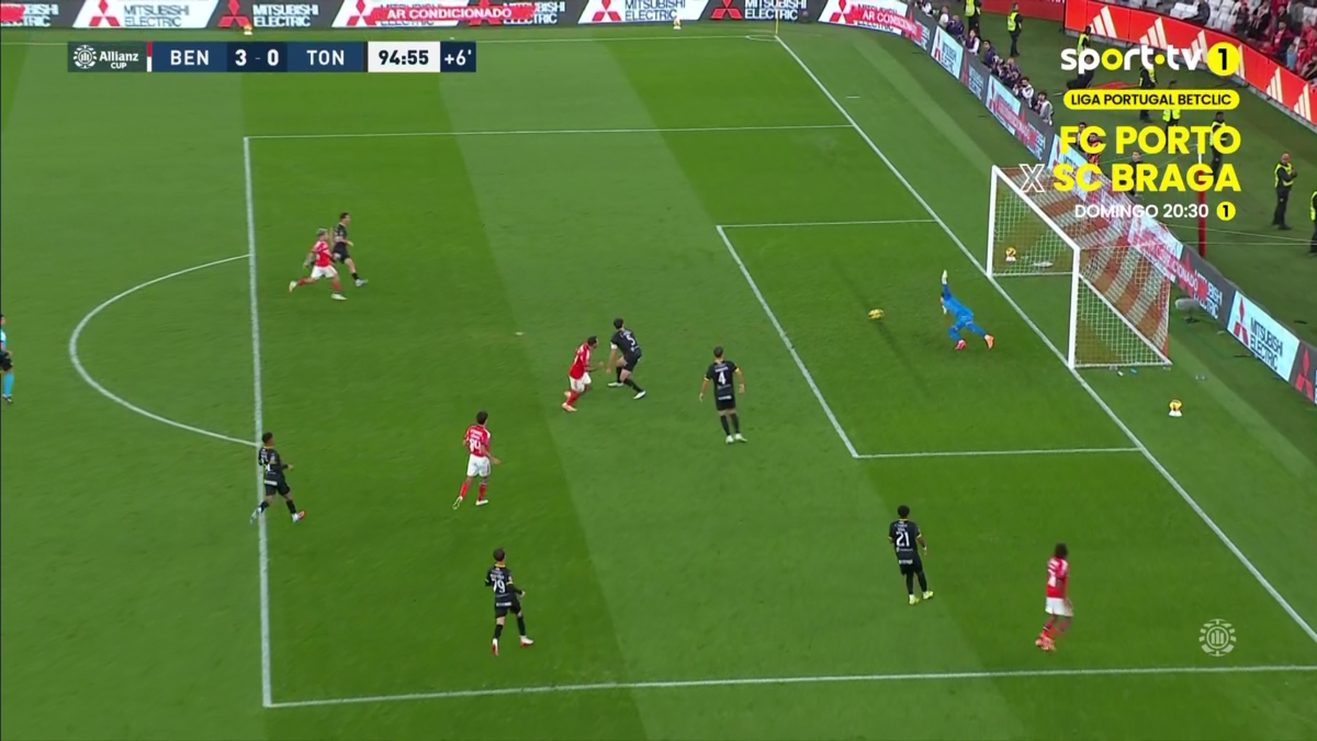 Imagem de contexto do artigo Pavlidis sela triunfo do Benfica nos descontos com este golo. Ora veja