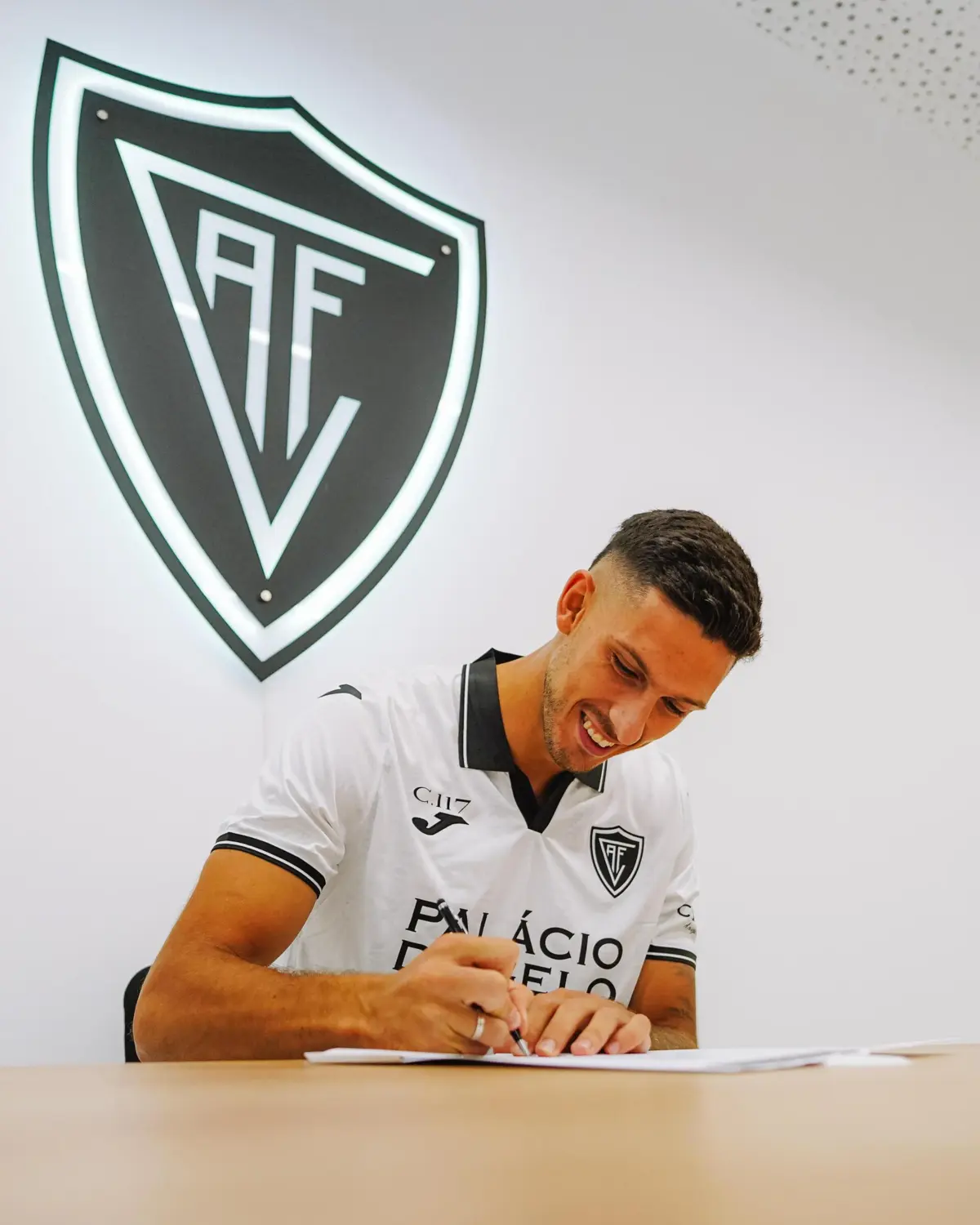 Rúben Pereira é o primeiro reforço do Viseu