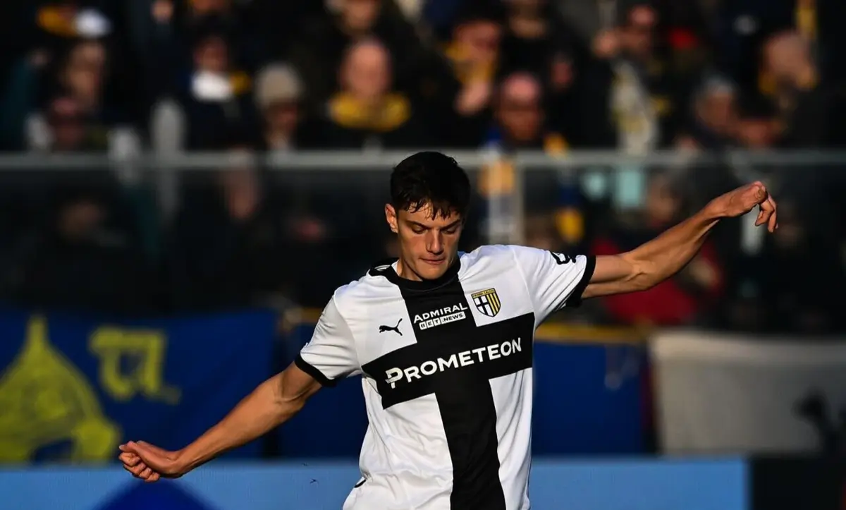 Imagem de contexto do artigo Fez 17 jogos pelo Parma na Serie A e com 18 anos muda-se para o Liverpool