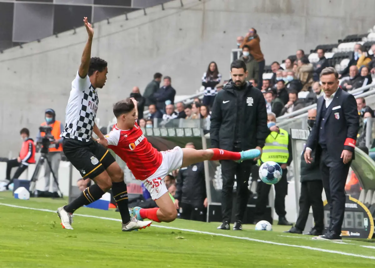 Rodrigo Gomes pode ser uma das próximas transferências milionárias potenciadas por Carlos Carvalhal (Créditos: José Carmo/Global Imagens)