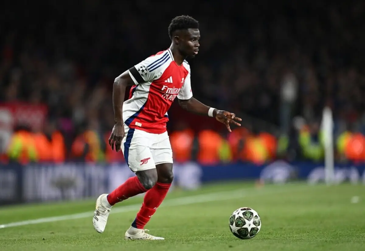 Saka (créditos: Arsenal)