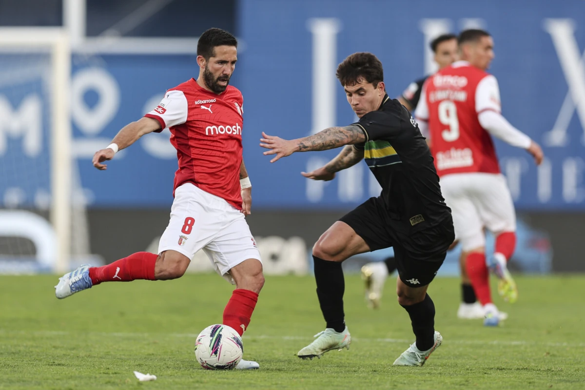 João Moutinho continua a espalhar classe (créditos: LUSA)
