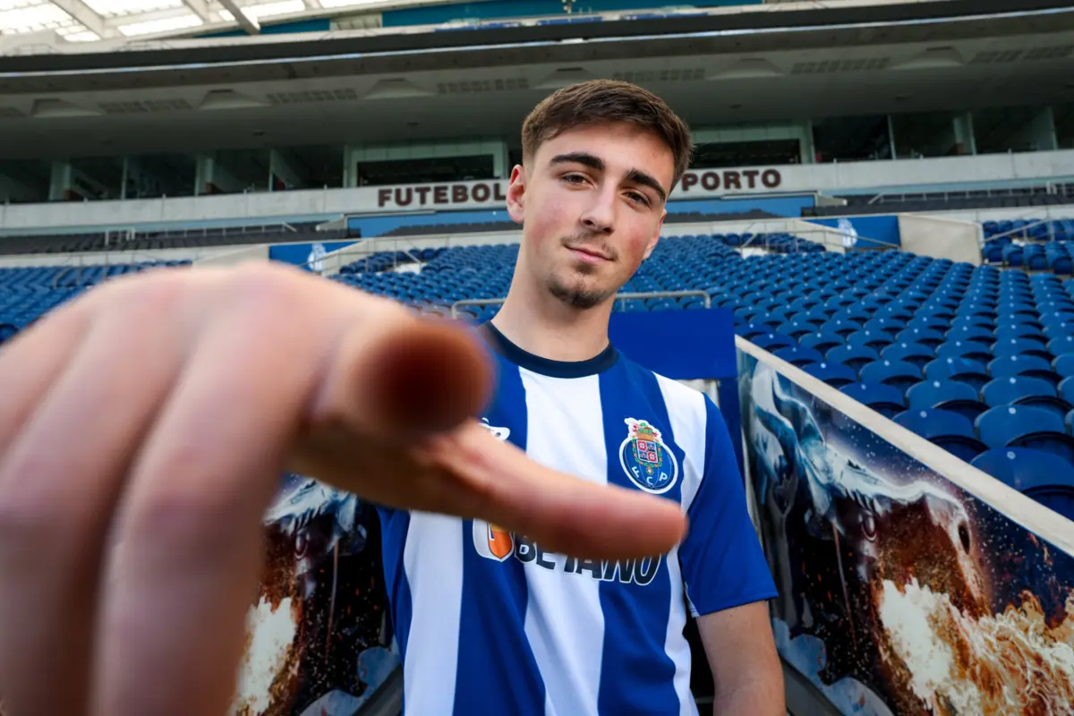 Imagem de contexto do artigo Martim Fernandes renovou com o FC Porto e vai fazer a pré-época com a equipa principal