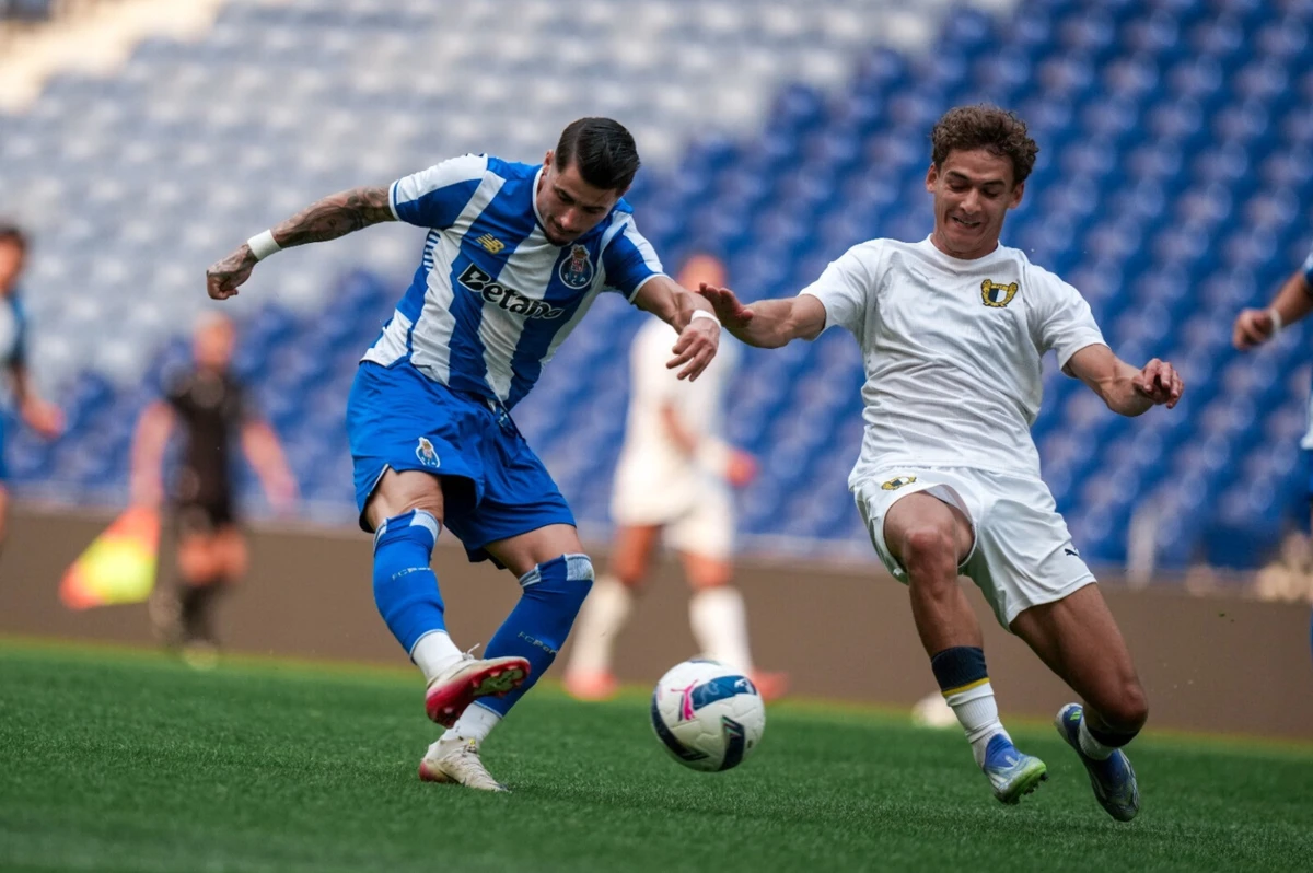 Imagem de contexto do artigo Borja Sainz na equipa ideal do Championship