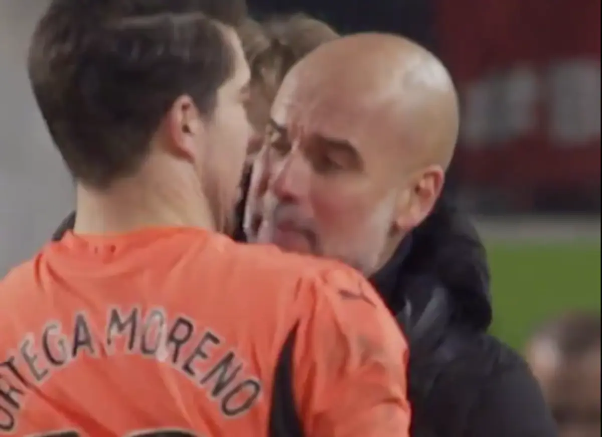 Imagem de contexto do artigo Entre a fúria e o apoio: o momento de Guardiola com Ortega no final do jogo