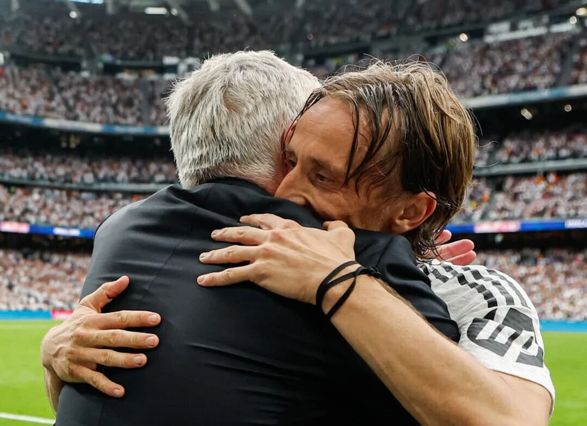 Imagem de contexto do artigo As imagens da despedida de Ancelotti e Modric do Bernabéu