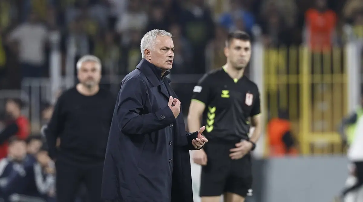 José Mourinho, treinador do Fenerbahçe