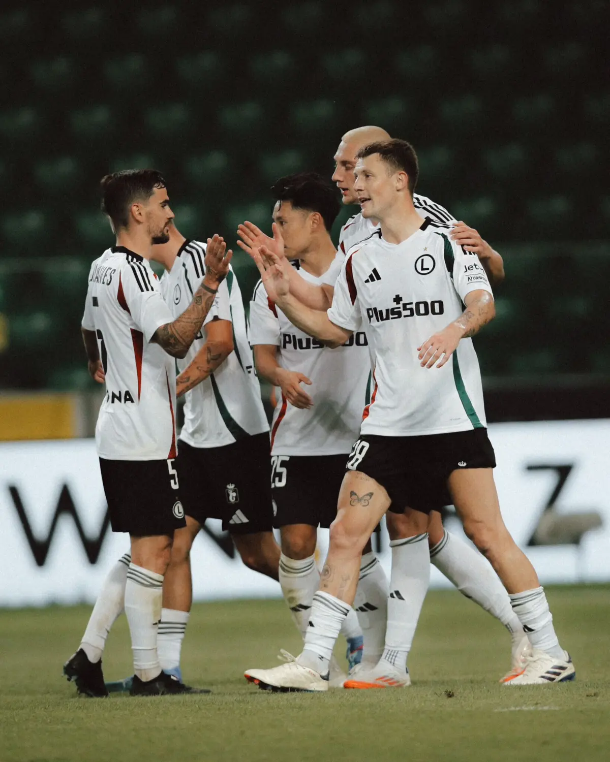 Imagem de contexto do artigo Claude Gonçalves estreia-se a marcar pelo Légia. Veja o golaço